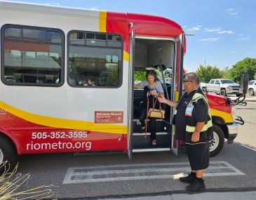 Rio Metro bus driver assisting a passenger off of the bus